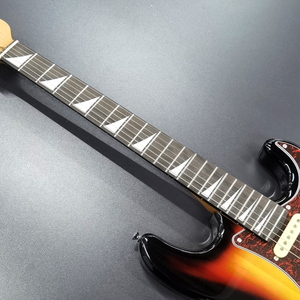 جيتار كهربائي صن بيرست كاستم جاز ماستر C12 بجسم صلب من خشب الحور، عنق من خشب القيقب المُعالج، ظهر وجوانب من خشب الحور، آلة موسيقية وترية - Product Image 4