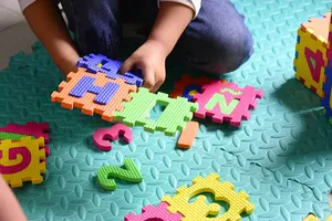 Puzzle souple de 36 pièces en EVA moulé par injection Tuiles d'exercice Alphabet espagnol et nombre pour enfants Tapis de jeu en <span class=keywords><strong>mousse</strong></span> - Product Image 4