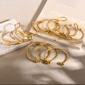 Brazaletes de Diseño Geométrico Ajustables de Acero Inoxidable con Revestimiento de Oro PVD de Múltiples Capas, Talla Universal |   Pulsera de Estilo Sencillo - Product Image 3