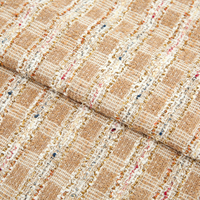 Le produit le plus vendu présente un tissu jacquard tricoté confortable et élastique, adapté aux pantalons et jupes pour femmes.