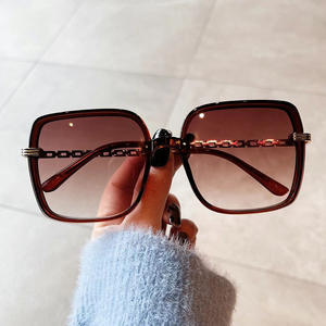 Gafas de Sol Qianai de Moda para Mujer, Montura Cuadrada Grande, Lentes de PC con Protección UV400, Estilo para Viajes y Conducción - Product Image 2