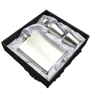 Botella de Licor de Cuero Personalizada de 6/7/8 oz, Botella de Vino de Acero Inoxidable, Juego de Regalo con Embudo para <span class=keywords><strong>Whisky</strong></span> y Vino - Product Image 1