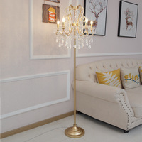 Nouveautés : Lampadaire d'angle moderne de luxe en métal doré et cristal avec LED