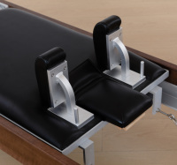 Lit de réforme Pilates en noyer massif avec résistance réglable, équipement d'entraînement professionnel en bois pour le renforcement du tronc
