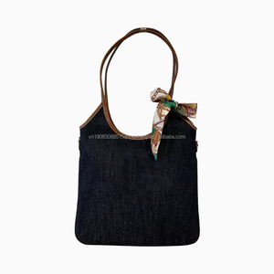 Sacs fourre-tout de marque pour femmes, grande capacité, sac à bandoulière en cuir, sac fourre-tout de luxe en jean pour l'université, Miues Personnalisé - Product Image 2