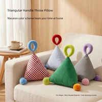 Coussin décoratif moderne et minimaliste, style Dopamine, avec pompons géométriques triangulaires et poignée, lavable, cadeau idéal pour