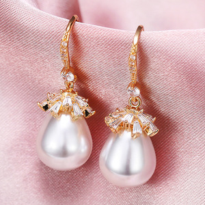 Orecchini Pendenti Lunghi Stile Barocco con Effetto Perla per Donne, Accessori Eleganti Vintage per Uso Quotidiano e Feste - Product Image 2