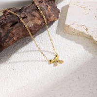 Collier Pendentif Minimaliste Élégant avec Nœud Papillon Doré pour Tenue Décontractée, Accessoires de Mode et de Beauté pour Femmes, Vente en Gros TGXL14705