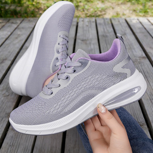 Zapatillas deportivas casuales de <span class=keywords><strong>mujer</strong></span> de color liso con parte superior de malla y tacón bajo, estilo nuevo primavera 2026, suela blanda, cómodas para correr y <span class=keywords><strong>tenis</strong></span>, con cordones. - Product Image 2