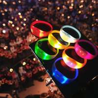 T-Worthy Sound Activated LED Bracelet Light Up Silicone Accessoire d'événement pour les fêtes Party Favors