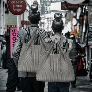 กระเป๋าชายหาดพับได้ผ้าคอร์ดูรอยโพลีเอสเตอร์ น้ำหนักเบา เหมาะสำหรับการเดินทาง ช้อปปิ้ง และใช้ในช่วงฤดูร้อน - Product Image 3