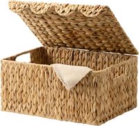 Panier de rangement rectangulaire moderne en osier naturel écologique avec poignées pour l'organisation de la maison