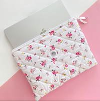 Pochette d'ordinateur brodée à motifs floraux matelassés personnalisée pour ordinateur portable Sac pour ordinateur portable à fermeture éclair