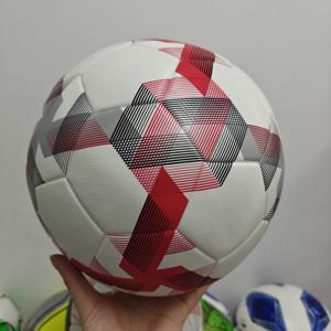 Ballon de football de taille 5 de qualité compétition officielle avec construction thermosoudée sans couture pour les compétitions exigeantes de 2026 - Product Image 1
