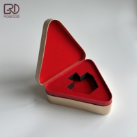 ROGOOD Boîte de parfum triangulaire en papier spécial champagne or Emballage triangulaire unique élégant pour cadeau parfum parfum P2129