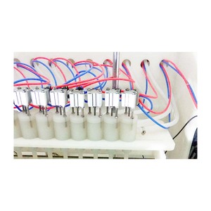 Machine de remplissage liquide automatique de remplissage de bouteilles en plastique de javel acide anticorrosif pour le moteur de haute précision en verre d'huile de boisson - Product Image 2