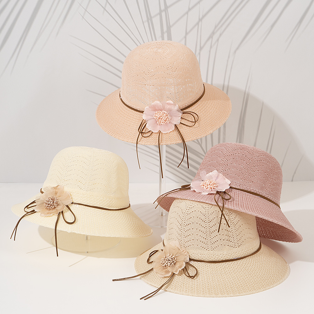 Beige, cordes + une fleur