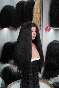 Perruque synthétique longue et bouclée Yaki, style afro kinky straight, bandeau intégré, noir naturel pour femmes, vente en gros - Product Image 2