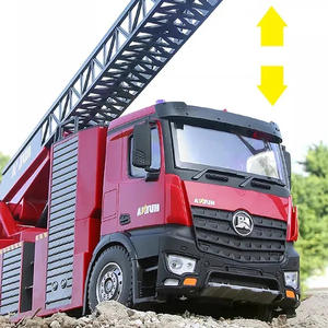 <span class=keywords><strong>Huina</strong></span> <span class=keywords><strong>1561</strong></span> 561 1:14 bomba de chorro de agua escalera de pulverización ingeniería coche motor de lucha juguetes de Control remoto Rc camión de bomberos - Product Image 3