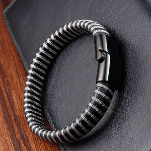 Bracelet minimaliste et élégant en acier inoxydable pour homme, attrayant bracelet tressé en acier titane et cuir véritable - Product Image 3