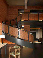 Escalier rotatif intérieur de style rétro sur mesure pour villa, avec main courante et garde-corps intégrés