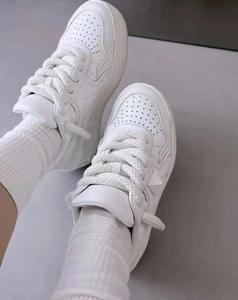 Nuova vendita calda consegna <span class=keywords><strong>veloce</strong></span> scarpe sportive rivetto di design da donna scarpe da Tennis da uomo - Product Image 6