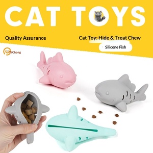 Jouet interactif classique en silicone en forme de poisson <span class=keywords><strong>pour</strong></span> chats, distributeur lent de friandises et jouet à mâcher <span class=keywords><strong>pour</strong></span> le nettoyage des dents et le soulagement de l'ennui des chats d'intérieur - Product Image 2