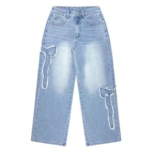 Pantalon évasé décontracté pour femme, taille haute, coupe ample, jambe large droite, en jean écologique déchiré, uni avec logo à la taille - Product Image 5
