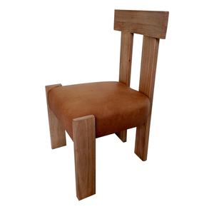 Silla de Comedor Tradicional con Estructura de Madera Maciza, Tapizada en Cuero Artificial Marrón, Respaldo Geométrico, para Oficina en Casa y Muebles para el Hogar - Product Image 1