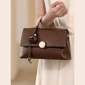 Sac bandoulière vintage pour femme, sac à main polyvalent, sac fourre-tout élégant pour le travail avec pendentif, cadeau pour femmes - Product Image 3