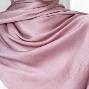 Luxueuse écharpe Hijab légère en satin de couleur unie de haute qualité pour les femmes musulmanes confortable et respirant - Product Image 4