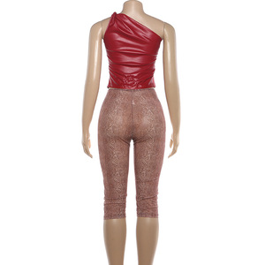 Ensemble 2 pièces pour femmes, haut court à une épaule en similicuir rouge et pantalon capri imprimé peau de serpent, tendance - Product Image 6