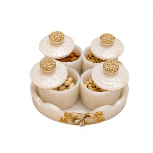 Ensemble de contenants de stockage alimentaire en céramique de luxe avec couvercles, ronds, compartimentés, hermétiques, pour la conservation de la fraîcheur, utilisation en cuisine et pour les fêtes, blanc et or - Product Image 1