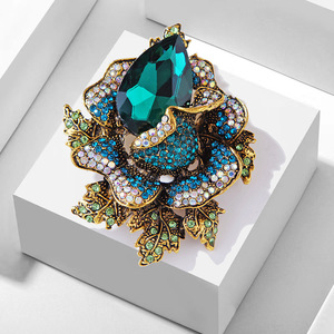 Broche de Flor de Diamante Colorido Elegante de Alta Qualidade Joia Atraente Luxuosa de Cristal para Mulheres - Product Image 3