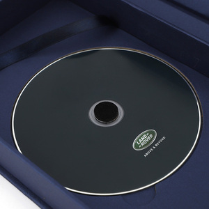 Boîte cadeau de luxe en carton rigide recyclable, en suède, faite à la main, boîte à clapet pour CD avec insert personnalisé - Product Image 3