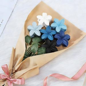 กิ๊บหนีบผมพลาสติกกันลื่นลายดอกลีลาวดีสีชมพูพาสเทลสำหรับผู้หญิงผมหนา เหมาะสำหรับงานปาร์ตี้ ฮาวาย ชายหาด - Product Image 3