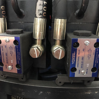 Machine de moulage par compression de bouchons de bouteilles en plastique rotative automatique de haute qualité à 12, 18, 24, 36 cavités