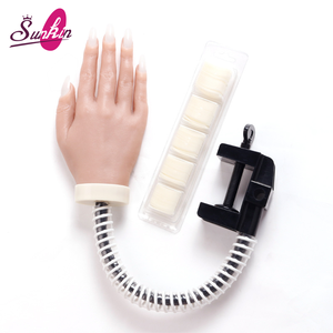 Nouveau modèle de <span class=keywords><strong>main</strong></span> en silicone pur professionnel pour la pratique de la formation des ongles avec support de bureau pour la <span class=keywords><strong>manucure</strong></span> - Product Image 1