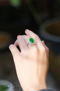 Nhẫn Ngọc Jadeite Xanh Hoàng Đế Cao Cấp Được Chứng Nhận Bởi IGI, Khảm Kim Cương Toàn Viền, Ngọc Tự Nhiên - Product Image 4