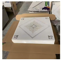 Nouveaux panneaux de plafond et muraux en PVC à transfert d'impression de Chine, ignifuges et imperméables, avec motifs rayés, à carreaux et de feuillage