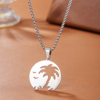 Nouveau design populaire : Collier pendentif en acier inoxydable personnalisé avec motif d'arbre de coco évidé – Vente en gros