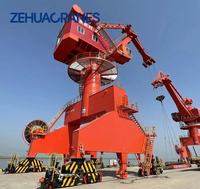 Grue portique pivotante pour la manutention des marchandises et des matériaux en vrac en port