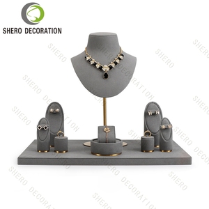 Elegante Set de Presentación de Joyería en Microfibra Gris con Logotipo de Marca Personalizado para Exhibición de Joyería de Lujo en Tiendas - Product Image 1