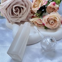 Matériaux de sous-emballage en plastique personnalisés pour échantillons de fond de teint effet miroir et d'huile à lèvres mate irrégulière, et gloss à lèvres effet rosée, vente en gros