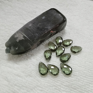 Material de Piedras Preciosas en Bruto Sin Cortar 149 #   Espinela Sintética en Bruto para la Fabricación de Joyas con Piedras Sueltas - Product Image 1