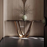 Table console d'entrée moderne et minimaliste en marbre naturel, couleur or, design italien haut de gamme, pour salon, hôtel, hall.