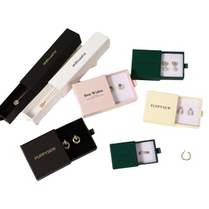 Boîte d'emballage de bijoux de luxe faite à la main avec logo personnalisé et motif uni pour collier, bague, boucles d'oreilles, boîte pour la Saint-Valentin - Product Image 1