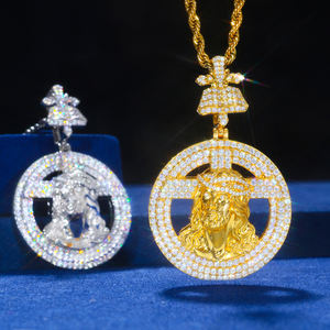 Colgante de Lujo Estilo Hip Hop con Cabeza de Jesús Crucificado y Diseño de Biblia, Plata 925, Moissanita VVS y Diamantes de Imitación - Product Image 2