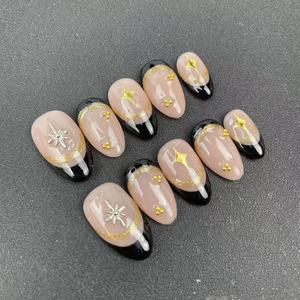 Uñas Postizas Reutilizables de Alta Calidad al por Mayor de Fábrica, Forma de Almendra, Estilo Oscuro, <span class=keywords><strong>Manicura</strong></span> <span class=keywords><strong>Francesa</strong></span> Irregular con Detalles <span class=keywords><strong>en</strong></span> <span class=keywords><strong>Dorado</strong></span> - Product Image 3