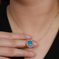 Collier vintage en argent sterling S925 massif avec pendentif fin en opale synthétique bleue ronde et cadre en zircon cubique rayonnant effet soleil